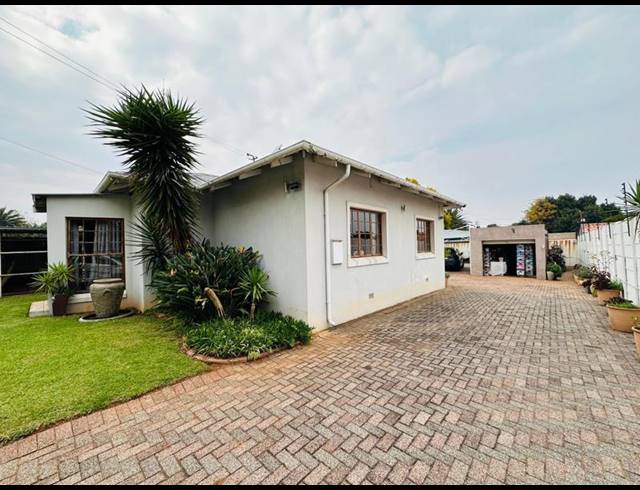 3 BEDROOM HOUSE FOR SALE IN WYCHWOOD